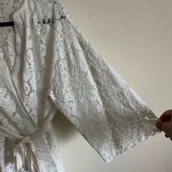 Soma White Lace Crochet Satin Wrap Robe Intimates Sleepwear Sz S/M EUC - Picture 3 of 15